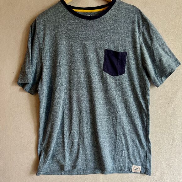 Chaps Sport T-Shirt with Pocket Contrast Trim 1978 Patch Grey Navy - Men’s Large - Picture 1 of 3